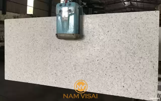 Dùng terrazzo làm điểm nhấn thay vì phủ toàn bộ