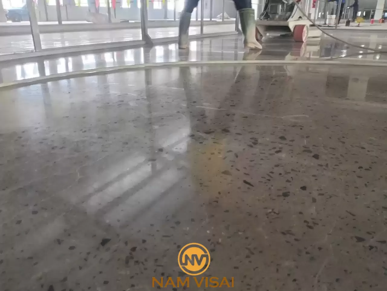 So Sánh Bê Tông Mài Với Các Vật Liệu Sàn Khác