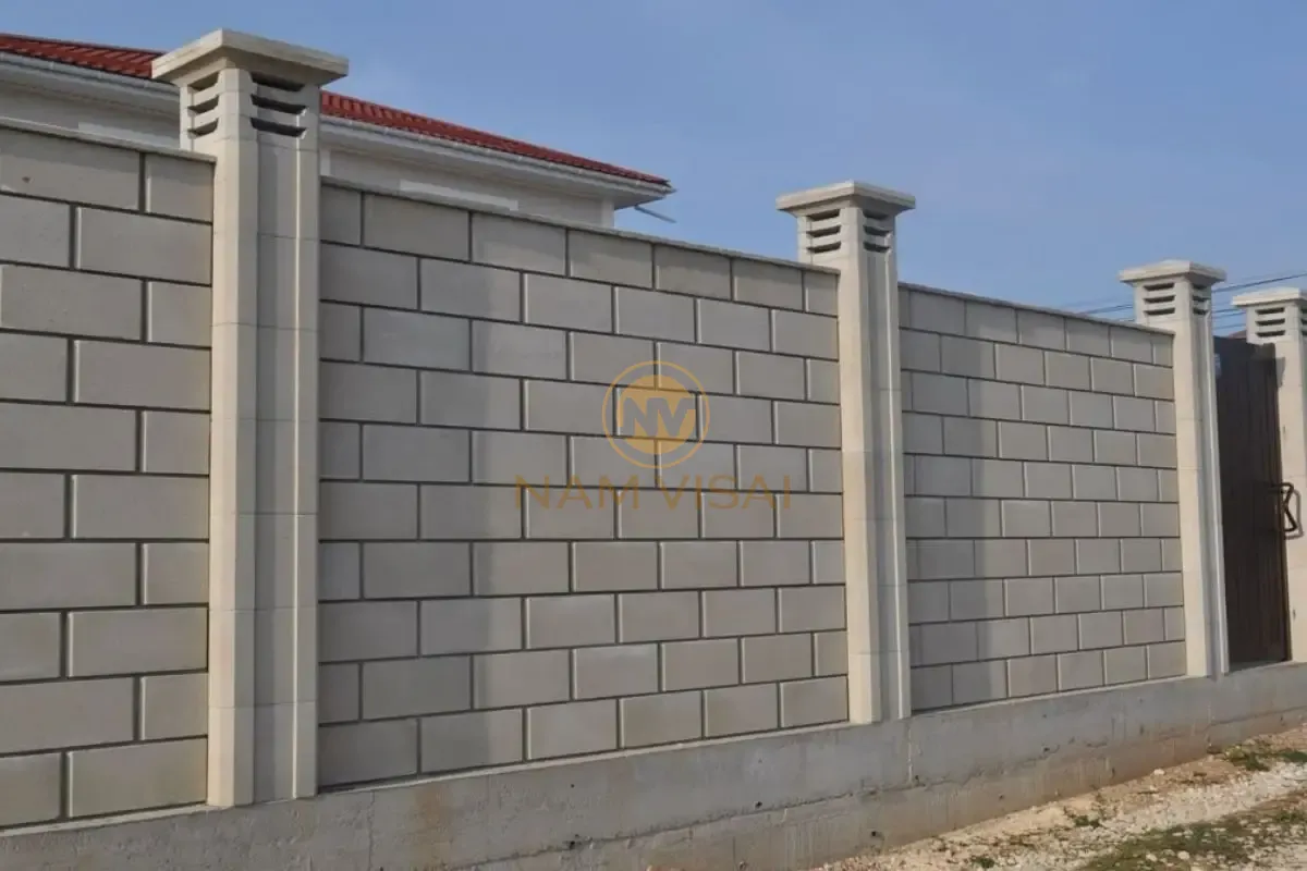 Hàng rào bê tông kết hợp đá hộc tự nhiên