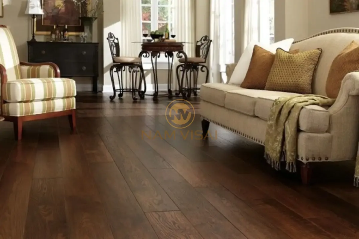 Sàn gỗ tự nhiên: Các loại phổ biến, giá và cách bảo dưỡng