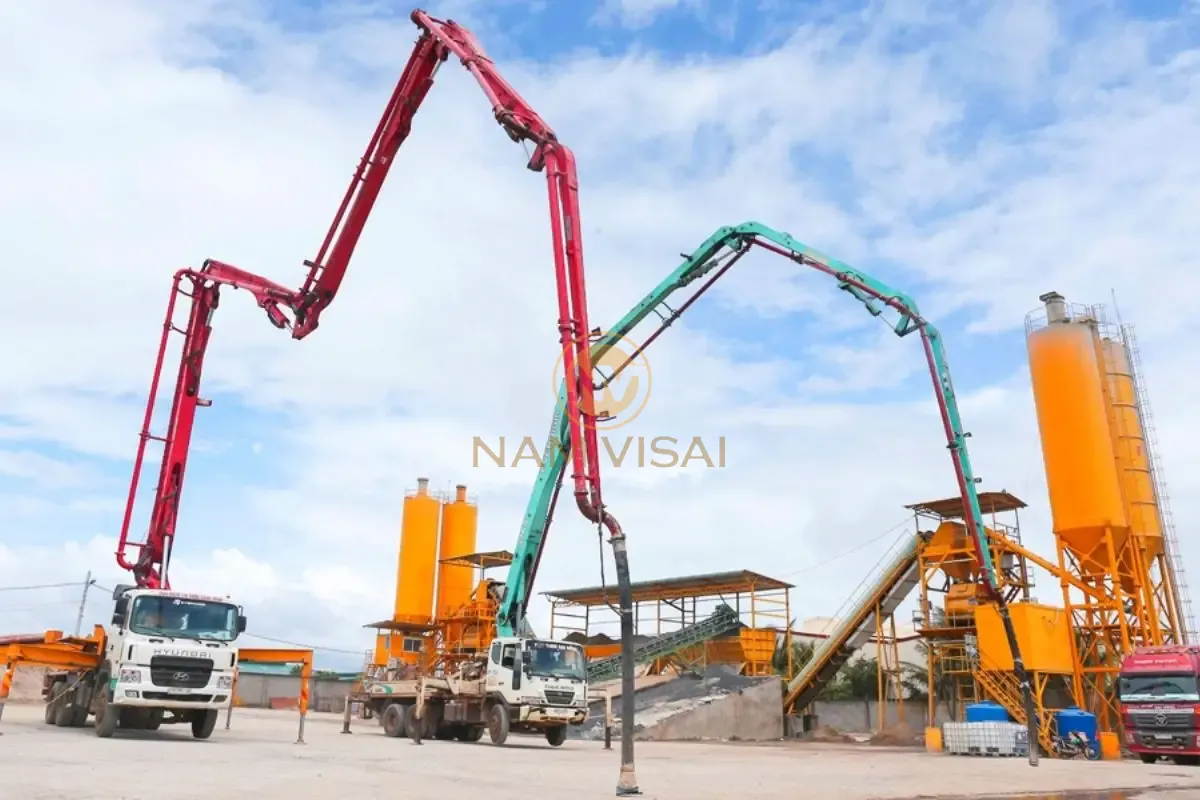 Dịch vụ bơm bê tông tươi cung cấp 2 loại xe bơm phổ biến: bơm cần - bơm tĩnh